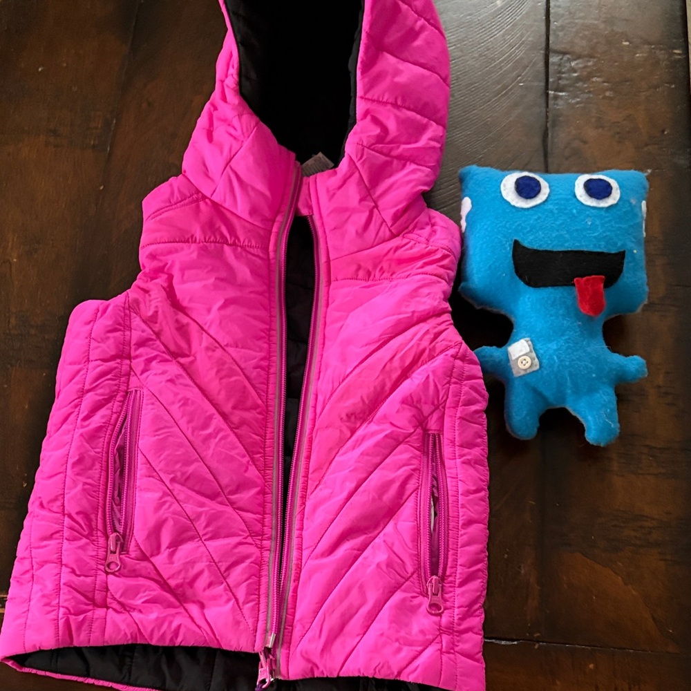 Ivviva by Lululemon 💕 Girls Pink Reversible Quilted Hooded Vest